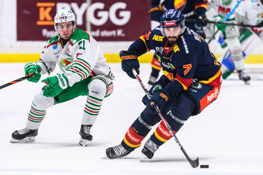 Rögles Nils Höglander och Djurgårdens Jason Garrison