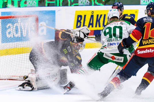 Djurgårdens målvakt Karri Rämö och Rögles Ted Brithén