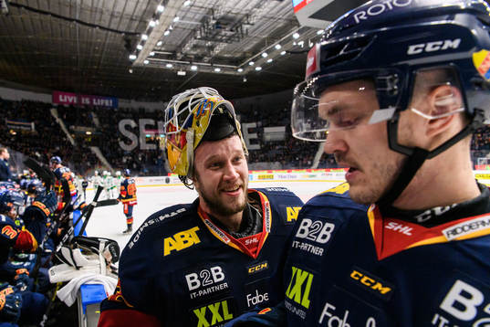 Djurgårdens målvakt Karri Rämö och Marcus Högström i