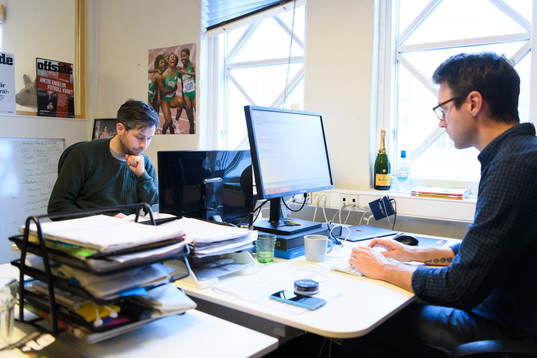 Johan Orrenius och Anders Bengtsson arbetar vid sina