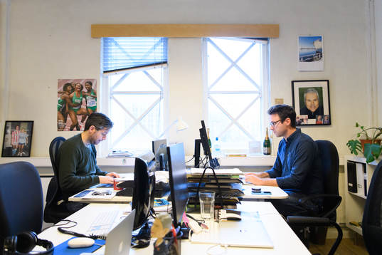 Johan Orrenius och Anders Bengtsson arbetar vid sina