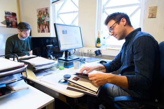 Johan Orrenius och Anders Bengtsson arbetar vid sina