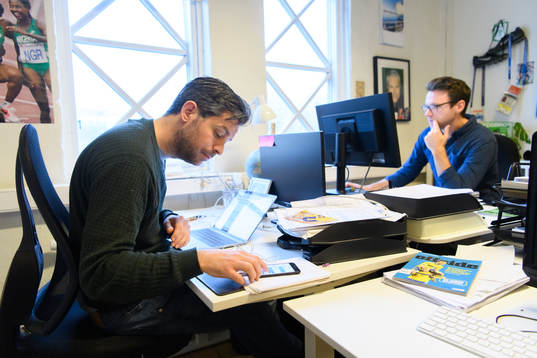 Johan Orrenius och Anders Bengtsson arbetar vid sina