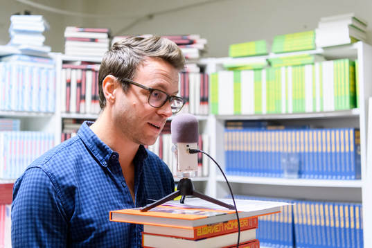 Anders Bengtsson spelar in podden för fotbollsmagasinet