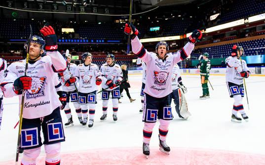 Linköpings Sebastian Karlsson jublar med lagkamrater