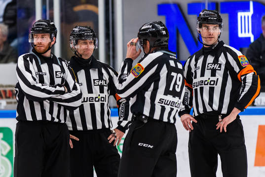 Linjedomare Anders Nyqvist, domare Sören Persson,