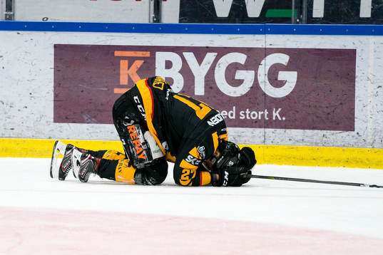 Skellefteås Robin Alvarez grinar illa