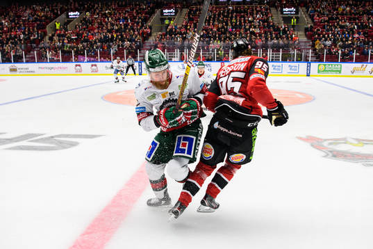 Frölundas Karl Stollery och Malmö Redhawks Carl Persson