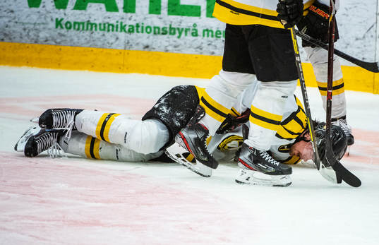 Brynäs Marcus Björk har ont