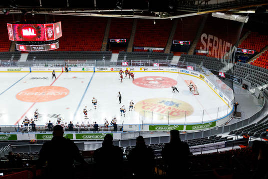 Frölundas Samuel Fagemo jublar med lagkamrater