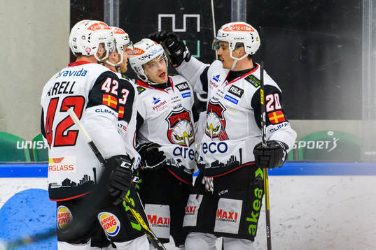 Malmö Redhawks Johan Olofsson och Henrik Hetta jublar