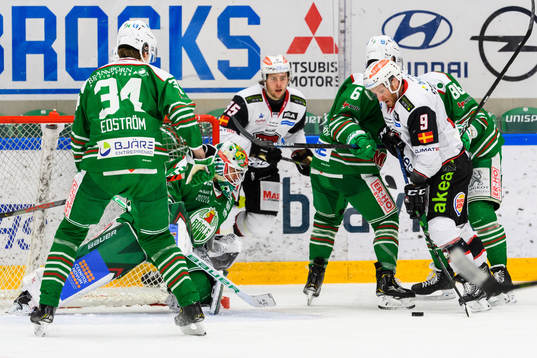 Malmö Redhawks Frederik Storm oroar framför Rögles