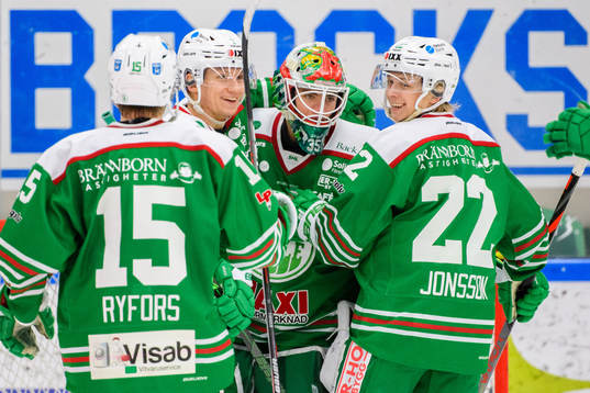 Rögles Daniel Bertov och Samuel Jonsson jublar med