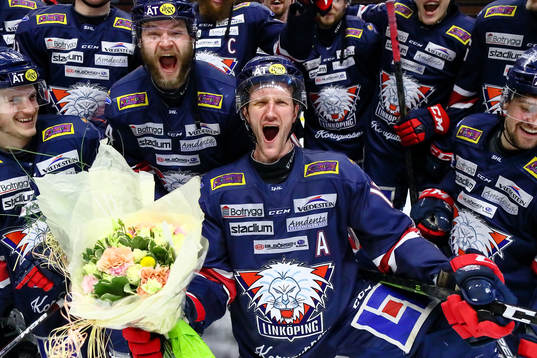 Sebastian Karlsson jublar