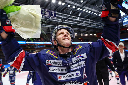 Linköpings Sebastian Karlsson jublar