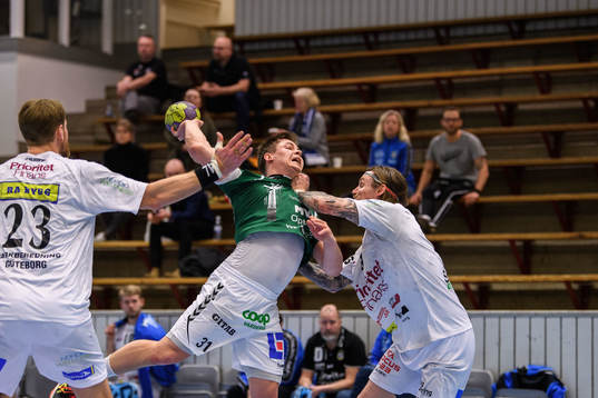 Varbergs Morten Damgaard mot Redbergslids Tobias Johansson