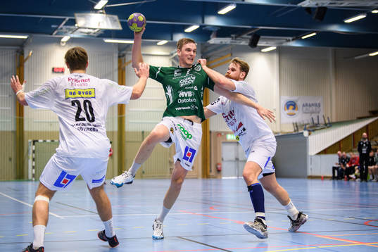 Varbergs Daniel Lindgren mot Redbergslids Oskar Ysander