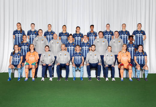  Gudrun Arnardottir, Frida Boriero, Fanny Lång, Malin Diaz, Linda Motlhalo, Camilla Huseby, Amanda Kander, Simone Edefall. Mittenledet från vänster: Hanna Ekengren, resurstränare fys Rasmus Alstermark, massör Mats Olofsson, Julia Walentowicz, Rachel Bloznalis, resurstränare Mikael Söderman, målvaktstränare Mikael Svensson, Portia Boakye. Sittande från vänster: Sheila van den Bulk, Kathrine Østergaard Larsen, lagledare Anna von Eckermann, huvudtränare Pierre Fondin, Olivia Schough, assisterande tränare August Fors, fystränare/fysioterapeut Lynn Carlsson, Nichole Persson, Kim Sundlöv.