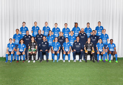  Linn Vickius, Kaisa Collin, Elin Rombing, Fanny Andersson, Julia Tunturi, Halimatu Ayinde, Loreta Kullashi, Elise Isolde Stenevik. Mittenledet från vänster: Nor Mustafa, materialförvlatare Morgan Nyberg Boussard, assisterande tränare, Kent Nyström, Anna Oscarsson, sjukgymnast Annica Barsley, Emma Engström, målvaktstränare Rikard Jonasson, materialförvaltare Anders Blomstrand, Vaila Barsley. Sittande från vänster: Fiona Eriksson, Elena Aristodemou, Cosette Morché, manager Magnus Karlsson, Matilda Plan, Felicia Rogic, assisterande tränare Fredrik Bernhardsson, Emelie Lundberg, Johanna Renmark, Ngozi Sonia Okobi-Okeoghene.