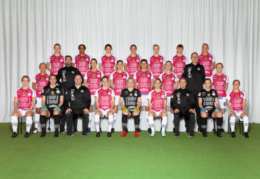 Beata Olsson, Ariam-Berhane Gebreyohannes, Thea Barkfeldt, Cornelia Kapocs, Marika Bergman Lundin, Angelina Thoreson, Cassandra Korhonen. Mittenledet från vänster: Ellen Toivio, målvaktstränare Jonas Bylund, Nicole Odelberg Modin, Ellen Arbman Hansing, Sofia From, Sara Olai, lagledare Håkan Sandberg, Amanda Bergström. Sittande från vänster: Ingrid Wixner, Lina Lundqvist, huvudtränare Jonas Valfridsson, Märta Säfström, Emma Holmgren, Agnes Nyberg, assisterande tränare Tobias Birgersson, Lovisa Fock, Ida Strömblad.