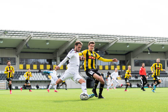 Utsiktens Andreas Öhman och Häckens Adnan Maric