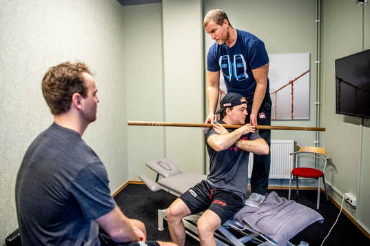 Pathrik Westerholm och fystränare Freddie Sjögren. I