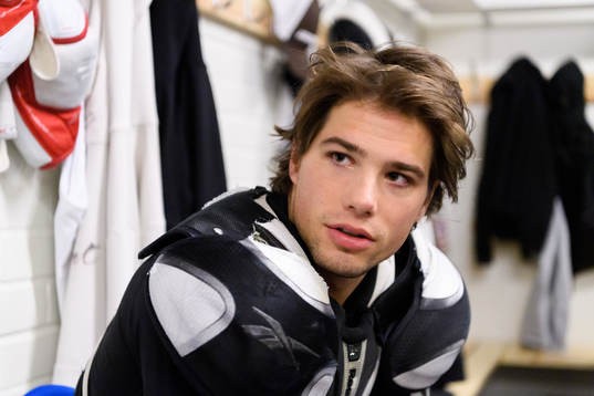 Kevin Fiala, Minnesota Wild, i omklädningsrummet innan en