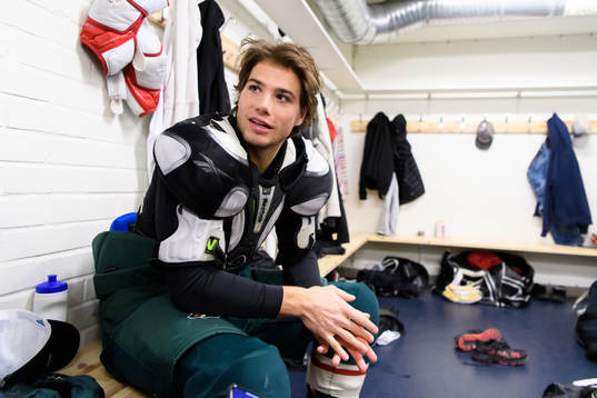 Kevin Fiala, Minnesota Wild, i omklädningsrummet innan en