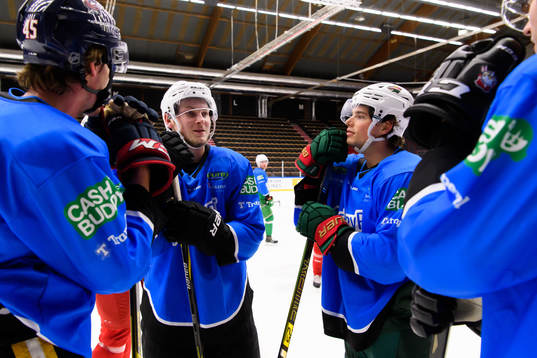 Anton Blidh, Boston Bruins, och Kevin Fiala, Minnesota Wild