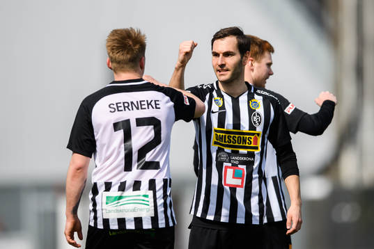 Landskronas Niklas Nielsen jublar med Alexander Tkacz