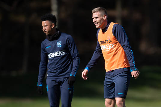 Den tidigare IFK Göteborg-spelaren Carl Starfelt (th)