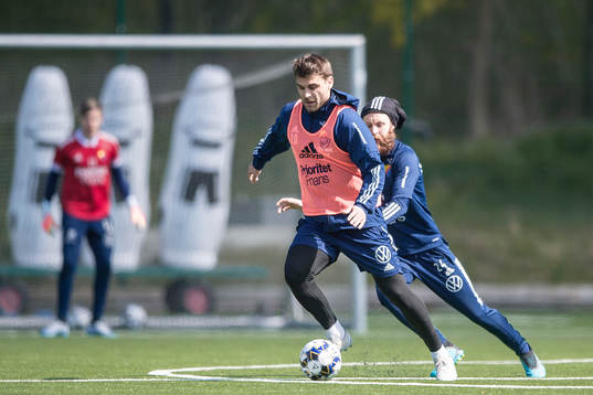 Astrit Ajdarevic och Curtis Edwards