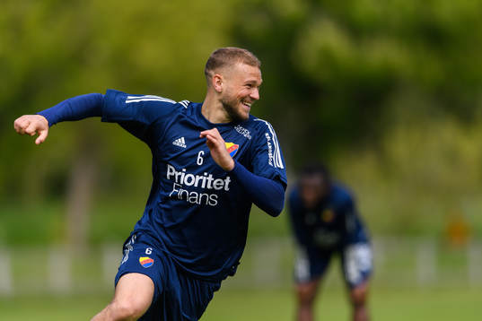 Jesper Karlström jublar