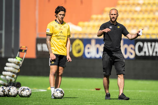 assisterande tränare Emir Bajrami och Rasmus Rosenqvist