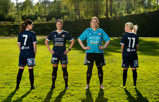 Marielle Bergman, Jenny Nordenberg, Målvakt Sara Svensson och Marlene Ejerås den 4 juni 2020 i Kovland.