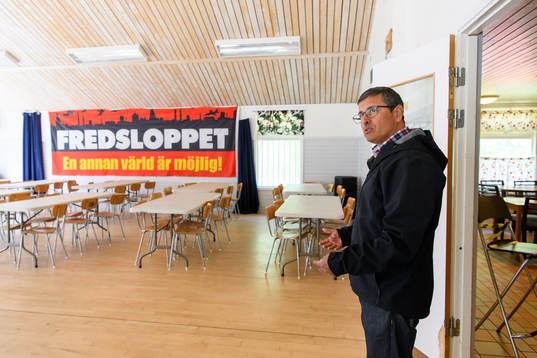 s tränare Tito Orlando Rojas blir intervjuad