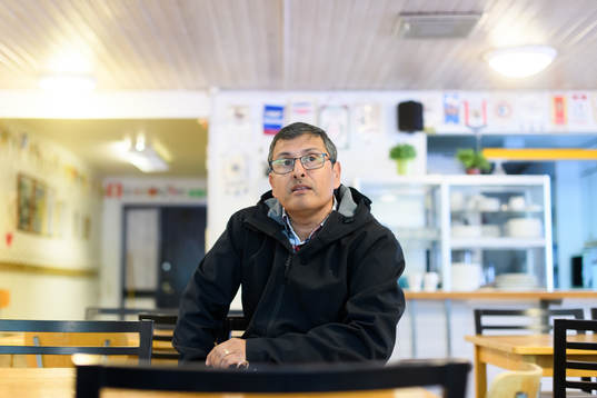 s tränare Tito Orlando Rojas blir intervjuad