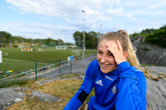Donsö IS Mathilda Fhager blir intervjuad