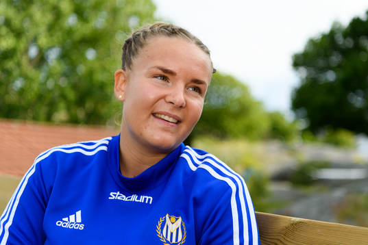 Donsö IS Alice Samuelsson blir intervjuad