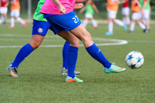 Spelare i Donsö IS damlag tränar