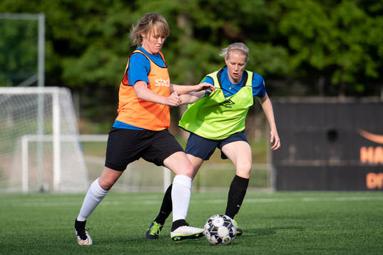 Sofia Skog och spelande tränaren Lisa Christensson