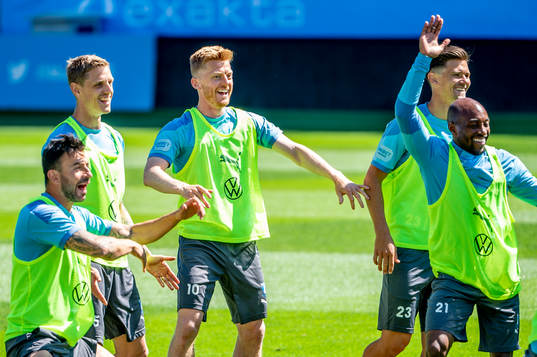 Behrang Safari, Sören Rieks, Anders Christiansen, Marcus Antonsson och Fouad Bachirou jublar
