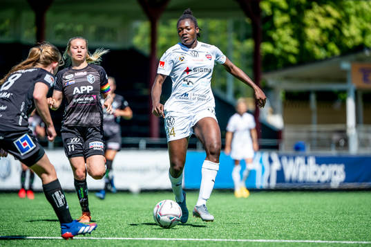 Rosengårds Anam Imo mot Växjös Emelie Henriksen och Emmi