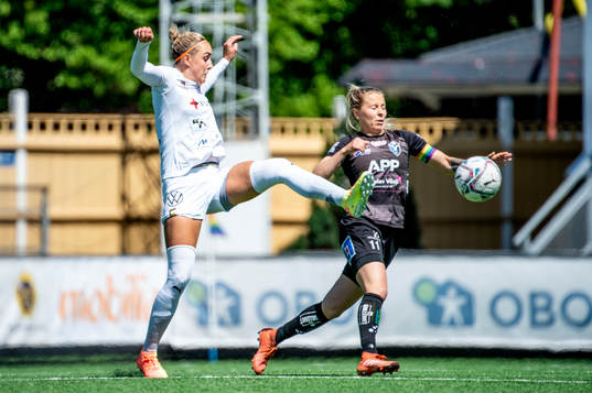 Rosengårds Sanne Troelsgaard mot Växjös Emmi Alanen