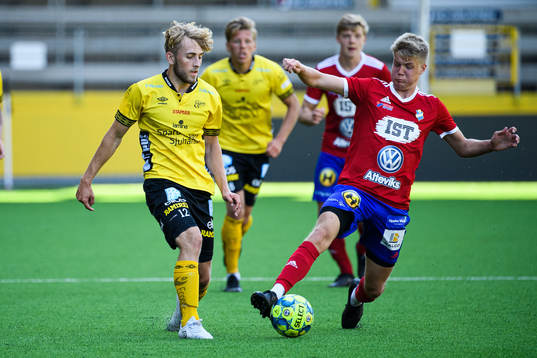 Elfsborgs Jack Cooper Love och Östers Dennis Svernfors