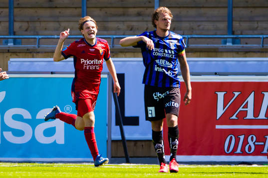 Djurgårdens Oscar Pettersson jublar efter 0-2