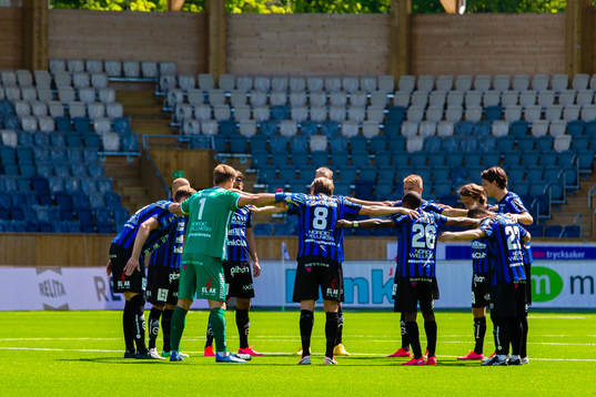 Sirius spelare samlas i en ring