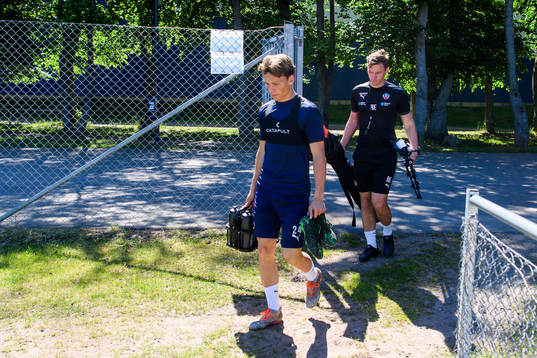 Filip Sjöberg och assisterande tränare med fysinriktning