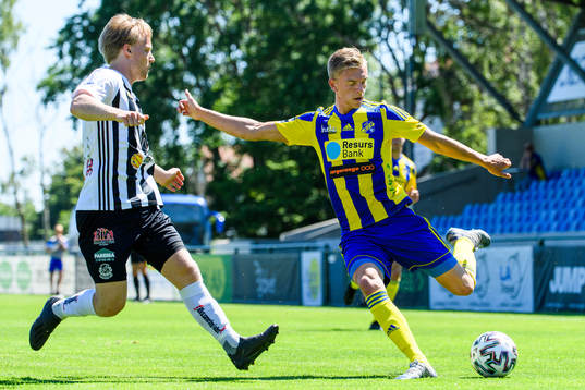 Eskilsminnes Dennis Olsson och Lindomes Johan Jarnvik