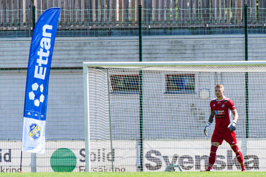 Banderoll för Div 1 i fotboll bredvid Eskilsminnes